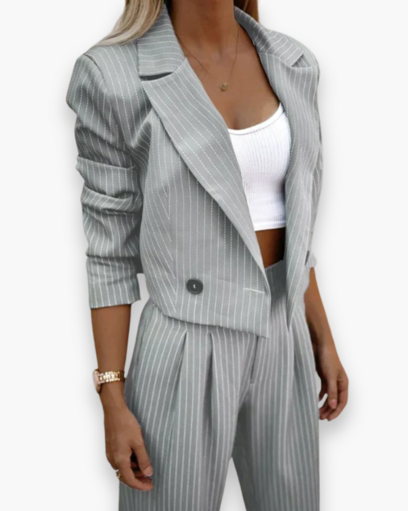 Costume pantalon stylé femme | Moderne et élégant 2