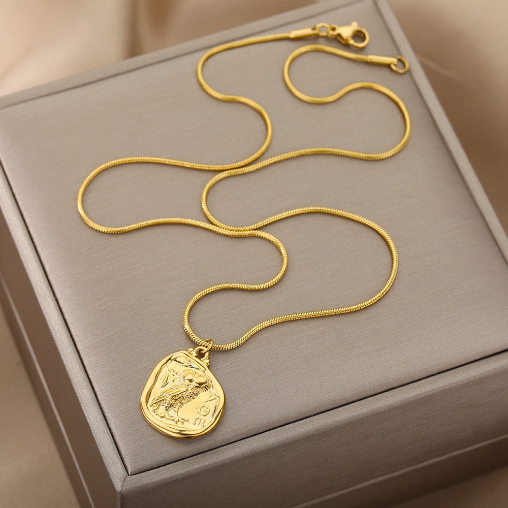Élégance Mystique - Vintage Uilenketting met Edelsteendetails